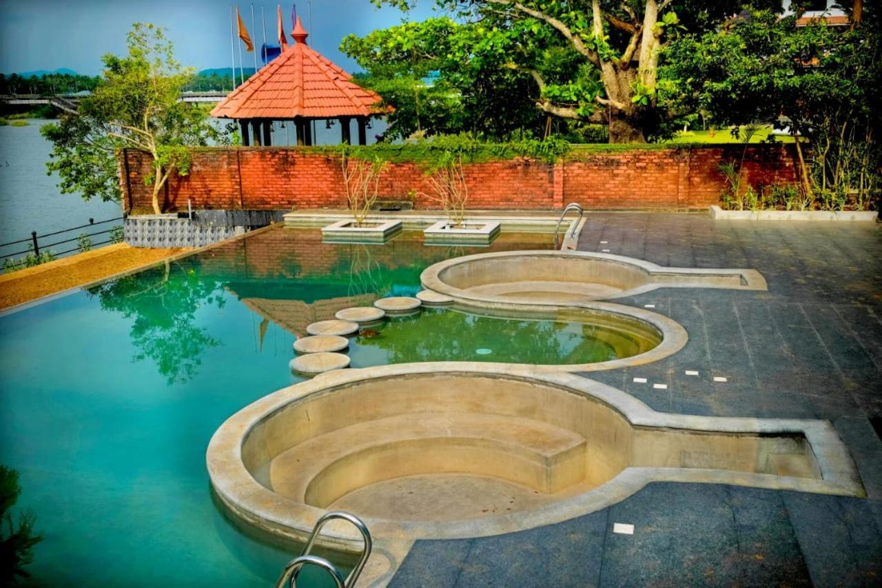 The River Retreat Heritage Ayurvedic Resort Shoranur Exterior foto