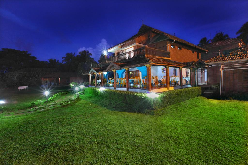 The River Retreat Heritage Ayurvedic Resort Shoranur Exterior foto
