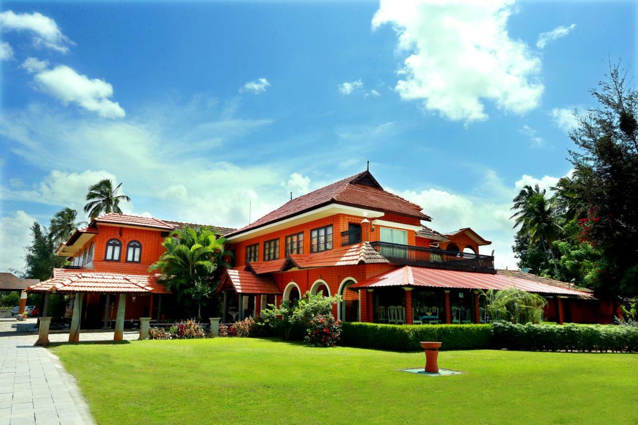 The River Retreat Heritage Ayurvedic Resort Shoranur Exterior foto